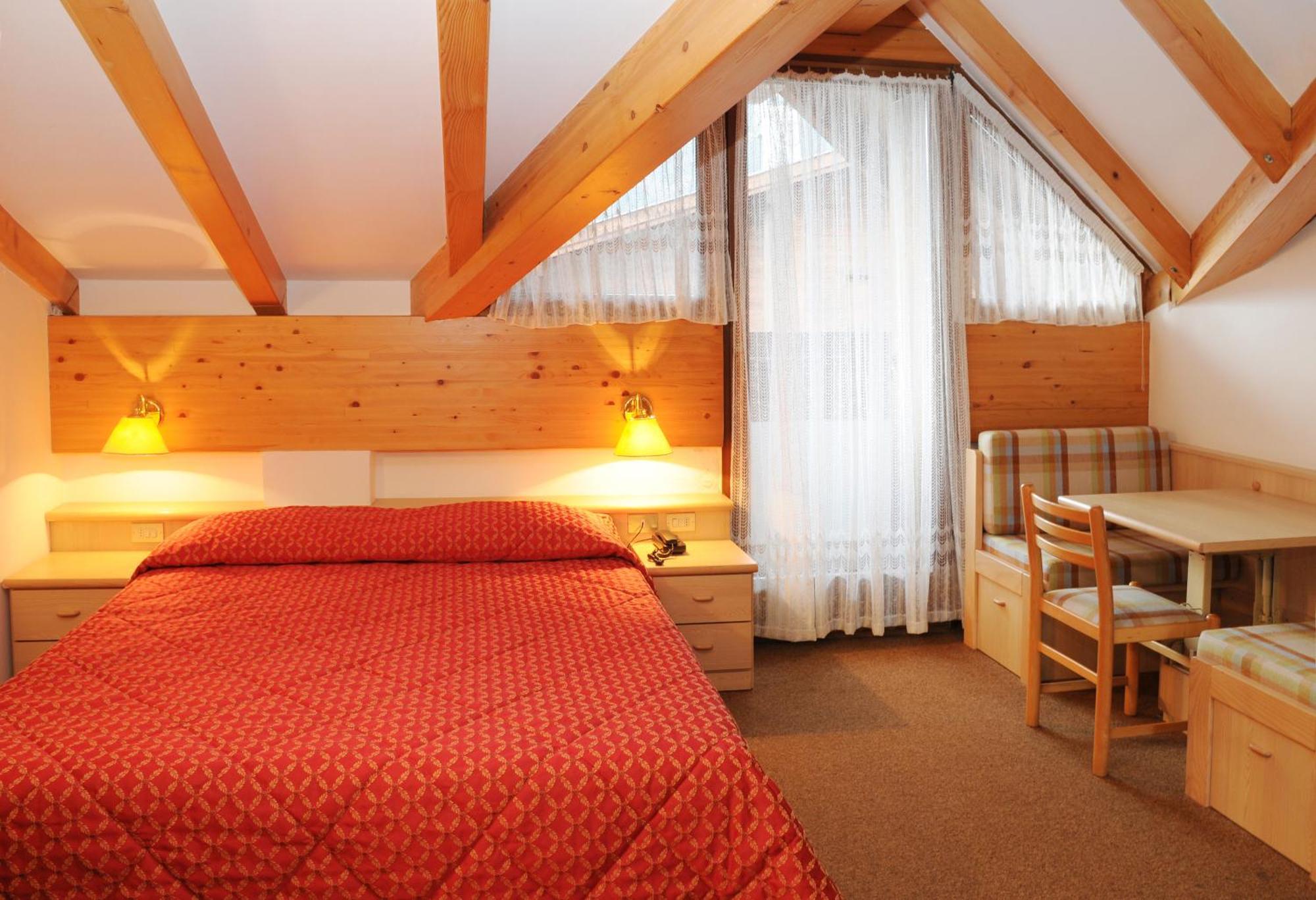 Hotel La Soldanella Моэна Экстерьер фото